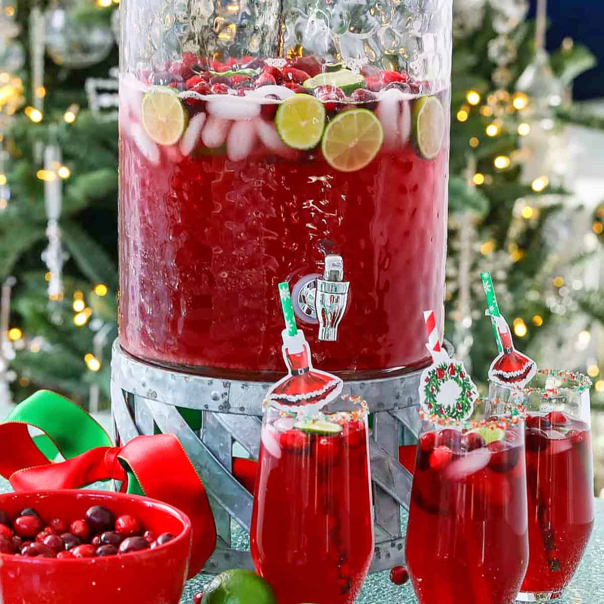 https://www.delicioustable.com/wp-content/uploads/2021/12/Christmas-Punch-featured-1.jpg