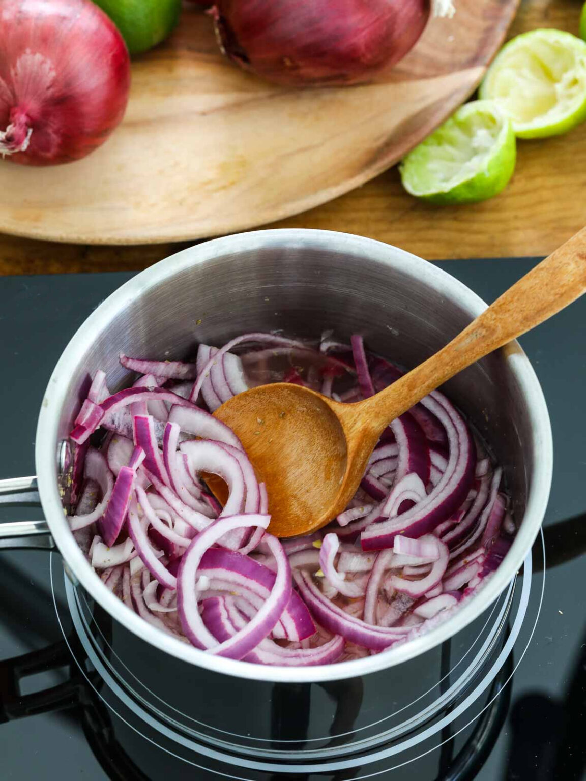 Mexican Pickled Red Onions Recipe (Quick & Easy) - Delicious Table