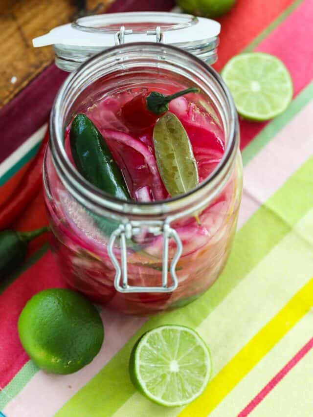 Mexican Pickled Red Onions Recipe (Quick & Easy) - Delicious Table