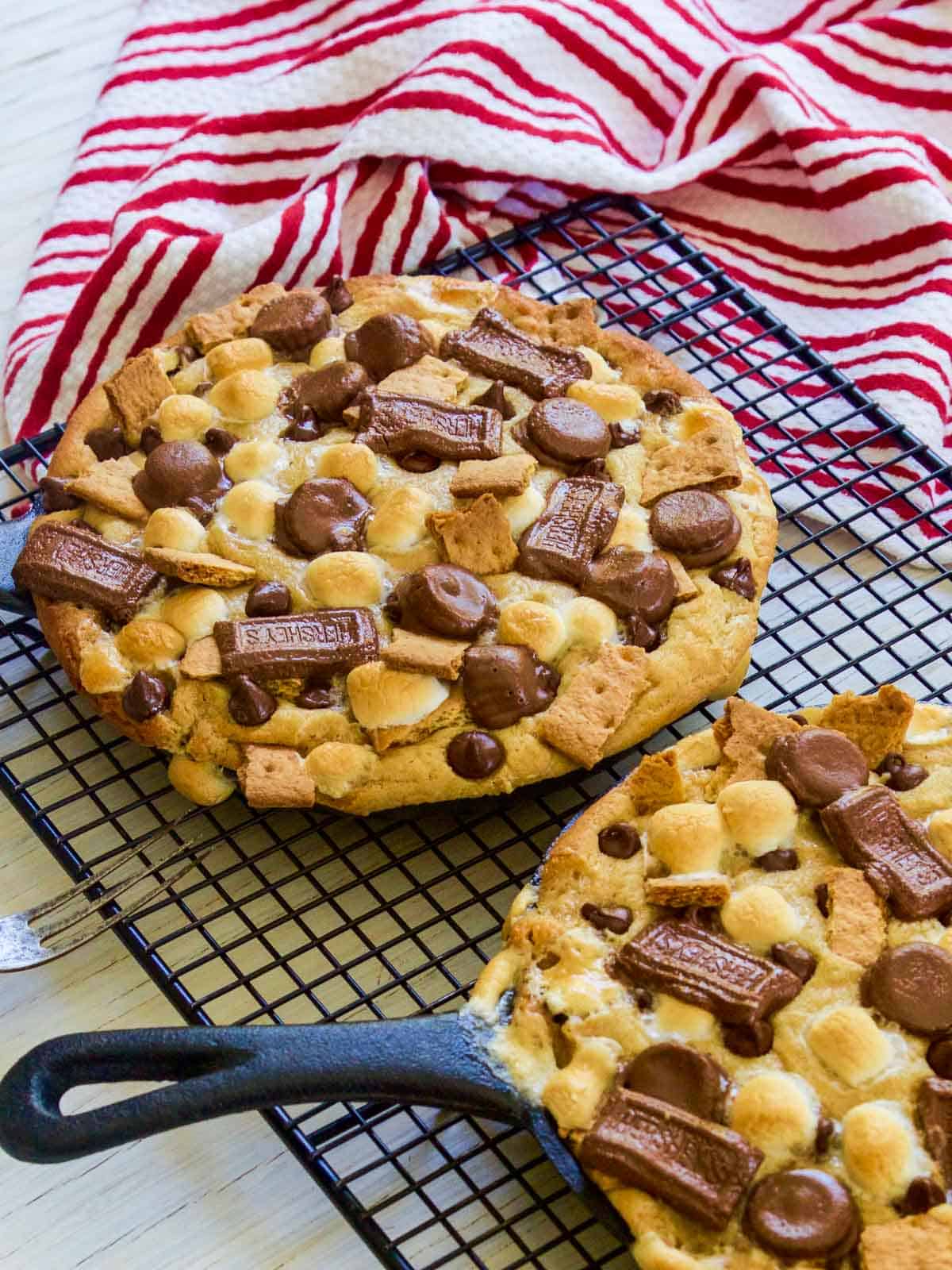 S'mores Skillet Cookie {Pizookie} - Two Peas & Their Pod