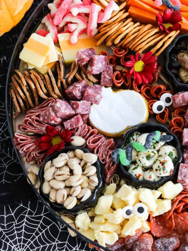 HALLOWEEN CHARCUTERIE BOARD - Delicious Table