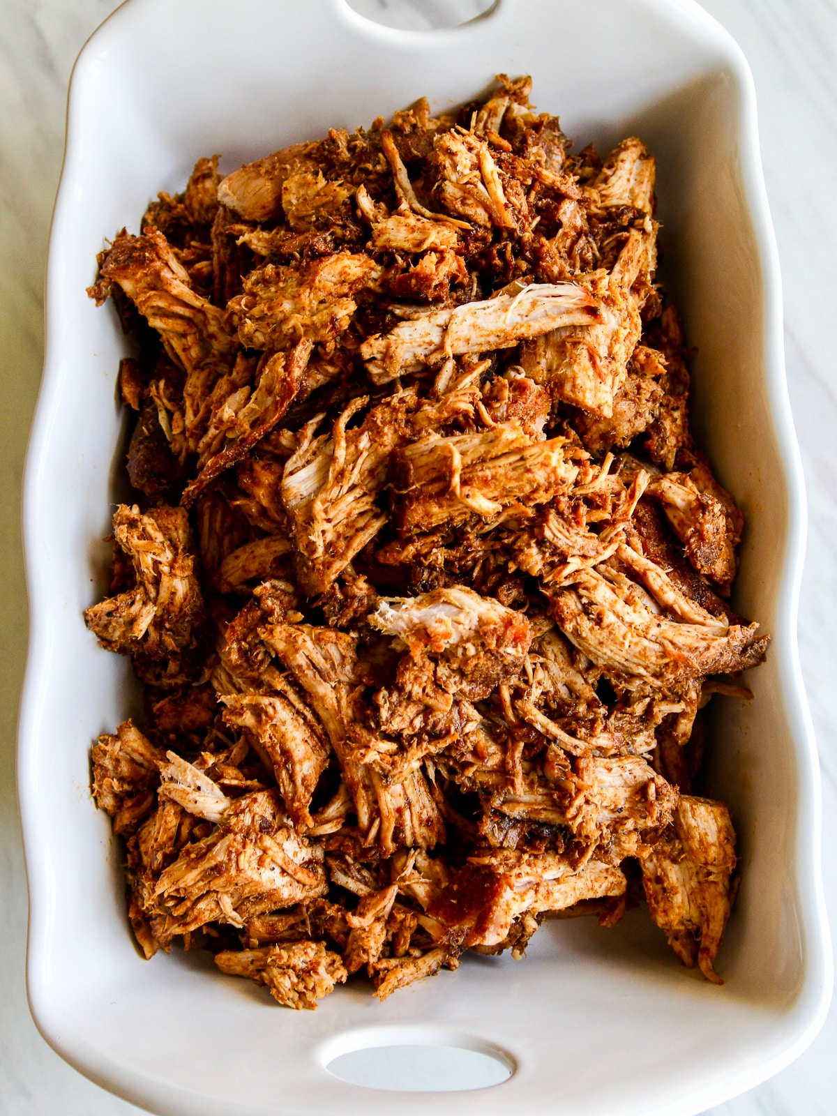 https://www.delicioustable.com/wp-content/uploads/2023/07/Pulled-Pork-Oven-Roasted-Low-Slow-pulled-pork-in-white-dish.jpg
